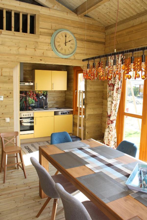 Villa Emilia - Gemuetliches Kinderfreundliches Blockhaus Mit Umzaeuntem Garten Sint Annaland Εξωτερικό φωτογραφία